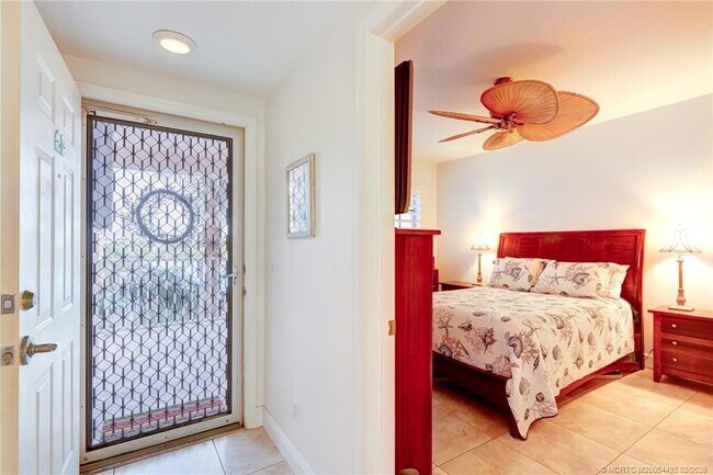 Foto del edificio - 5750 NE Island Cove Way