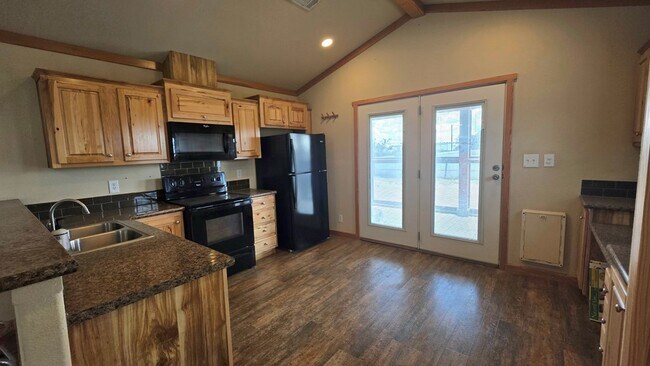 Building Photo - 4330 N Redland Ave