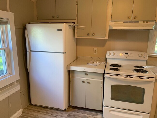 Building Photo - James Island Studio Available!