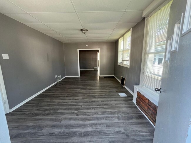 Building Photo - 1110 S Harlan Ave