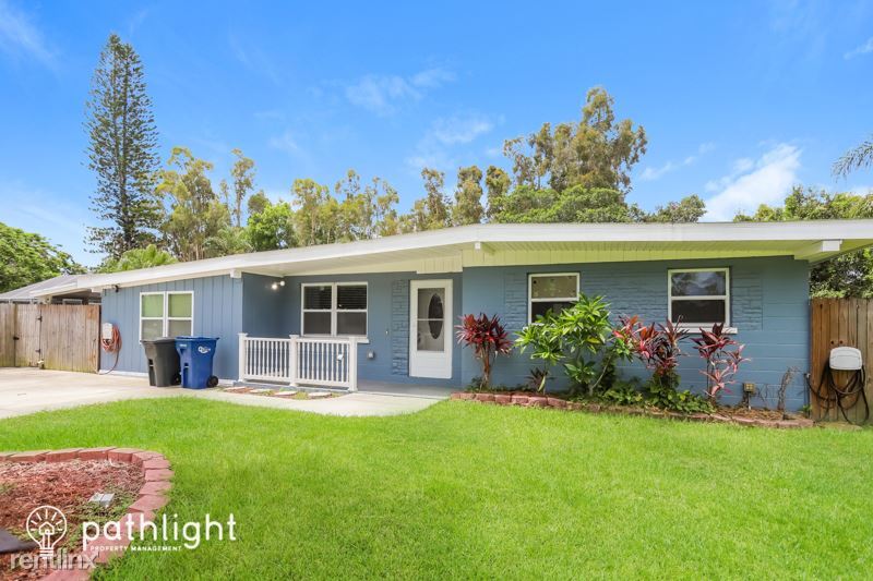 Foto principal - 3 br, 2 bath House - 2300 49Th Avenue W