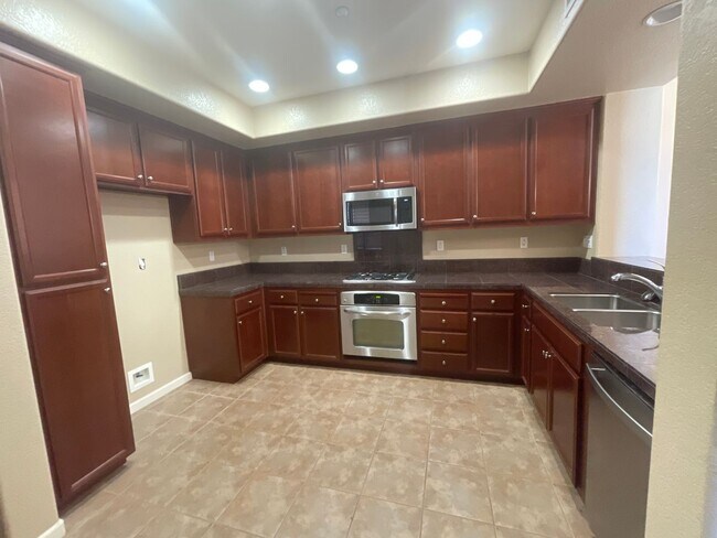 Foto del edificio - Gorgeous 2 Story Condo located in Sequoia ...