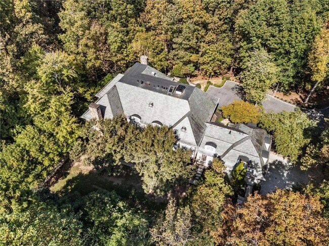 Foto del edificio - 2485 W Wesley Rd NW