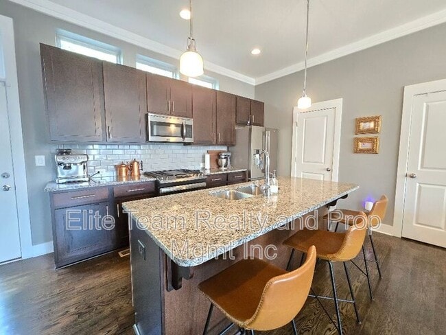 Foto del edificio - 3343 Bessemer St