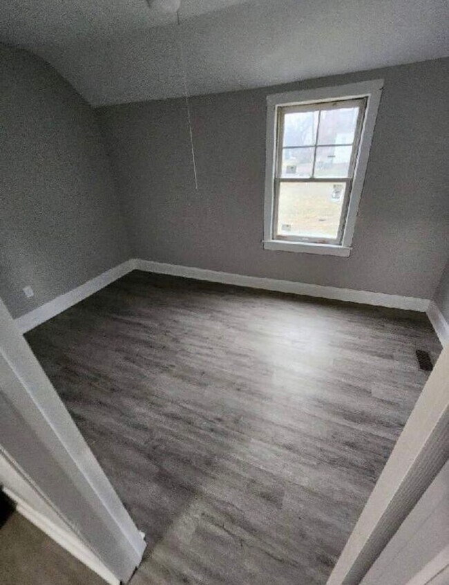 Foto del edificio - 3 bed 1 bath