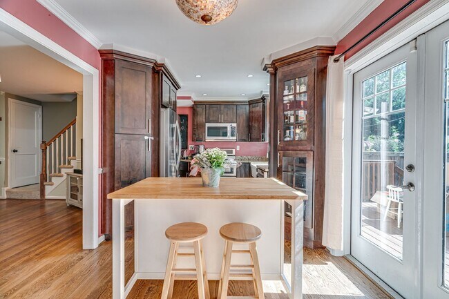 Foto del edificio - Charming Duplex in Jefferson Manor Neighborhood