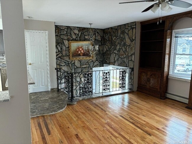 Building Photo - 3620 Manhasset St