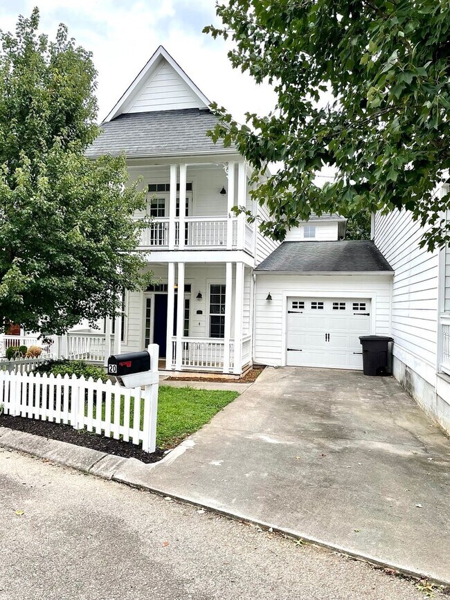 Building Photo - Lakeside Lviing in Loudon