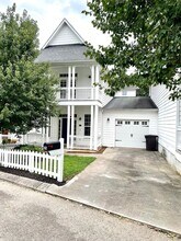 Building Photo - 1101 Main St