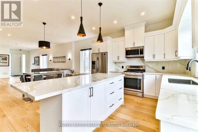 Photo du bâtiment - 235 Lambton Ave