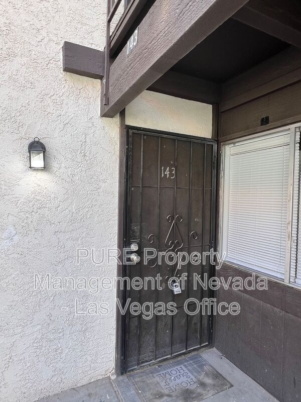 Building Photo - 1405 E Vegas Valley Dr