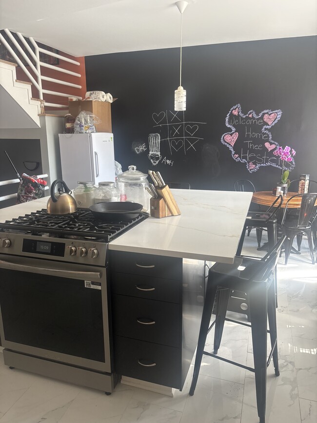 Foto del edificio - 2341 E 72nd St