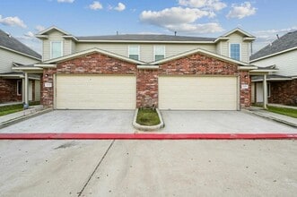 Building Photo - 12055 Clifton Oaks Dr