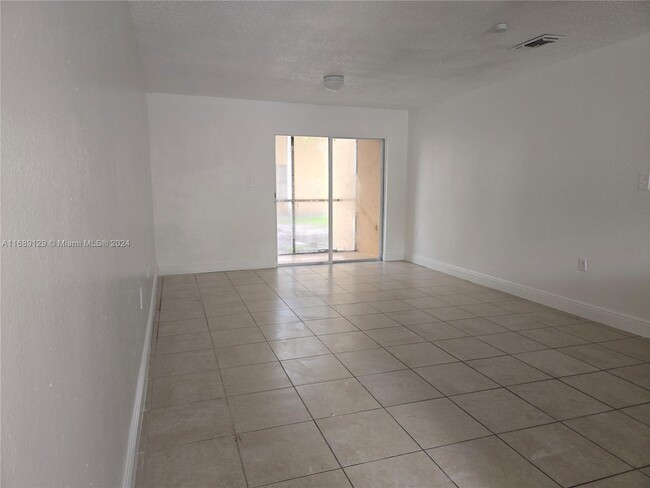 Foto del edificio - 8012 SW 21st Ct