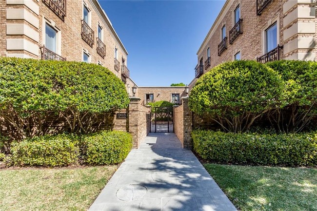 Building Photo - 6615 Bandera Ave