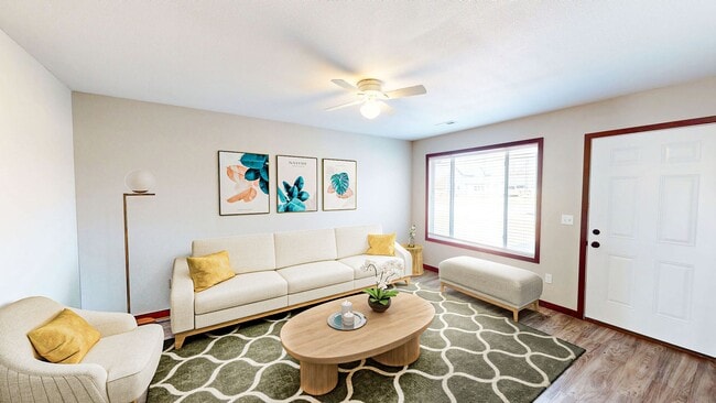 Foto del edificio - Story City Duplex Available NOW!