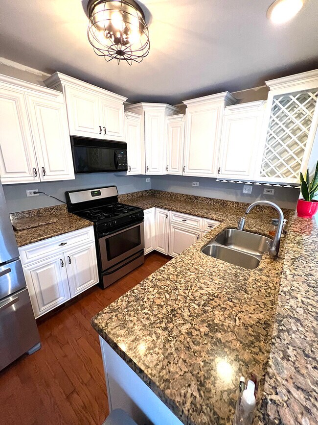 Building Photo - 209 Mistwood Ln