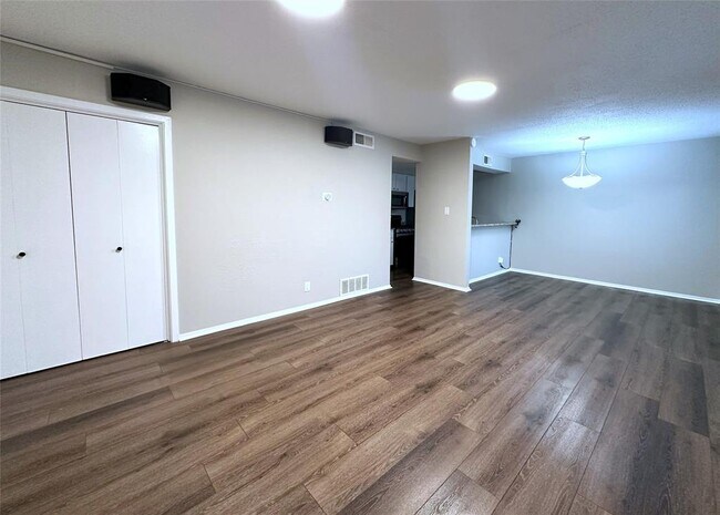 Foto del edificio - 7801 Shoal Creek Blvd