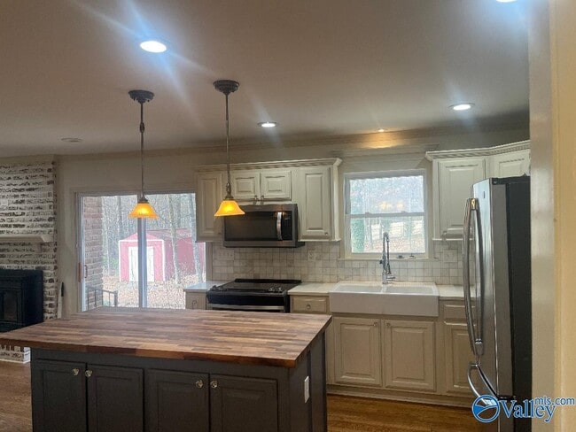 Building Photo - 7110 Jones Valley Dr SE