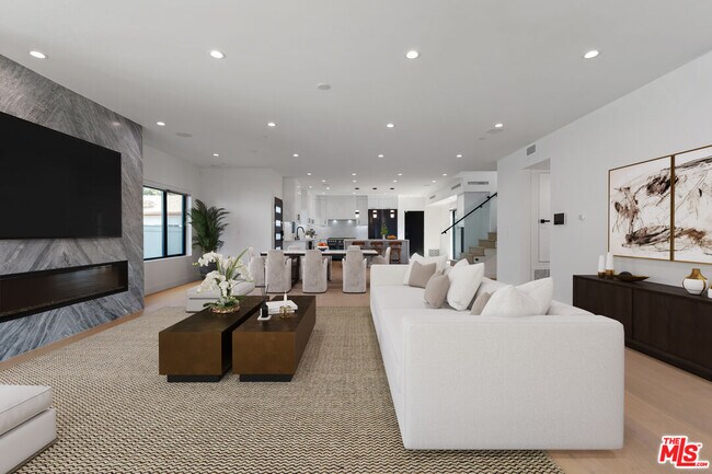 Foto del edificio - 4802 Saloma Ave