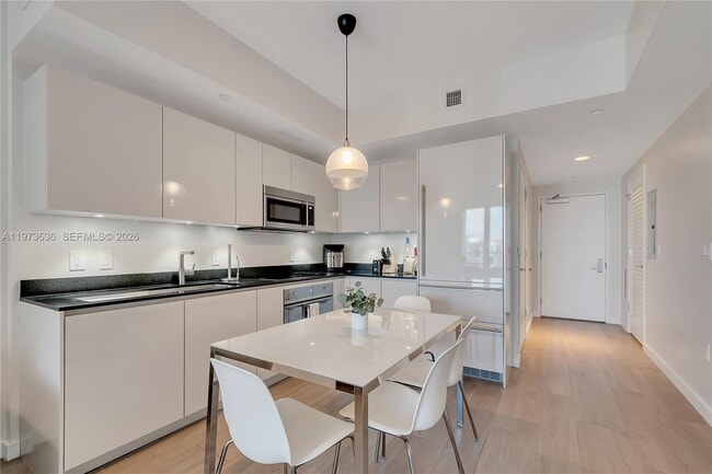 Building Photo - 1010 Brickell Ave