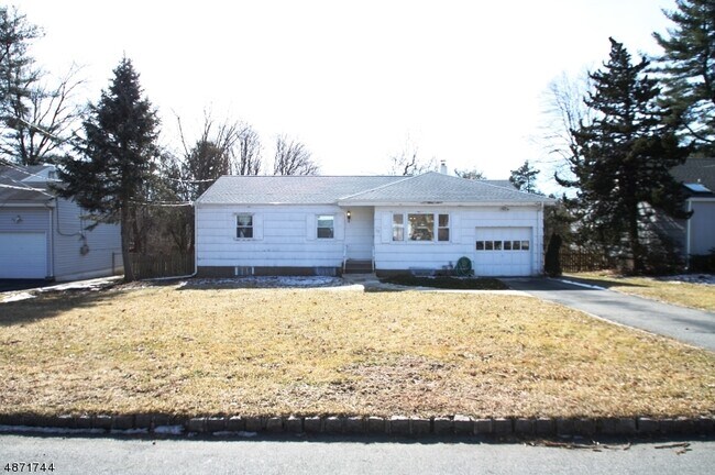 Building Photo - 32 Fellswood Dr