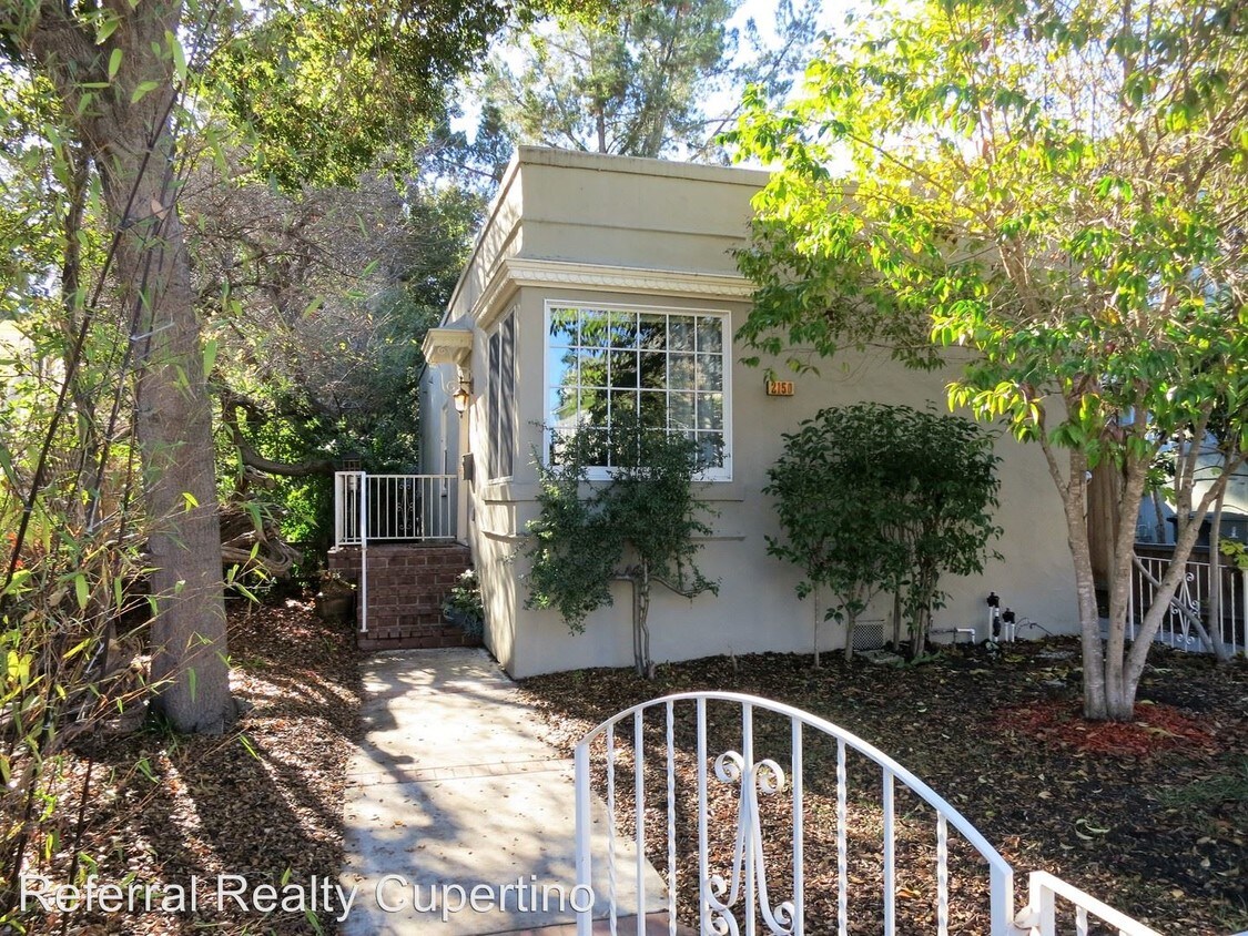 Primary Photo - 2 br, 1 bath House - 2150 Hanover St.