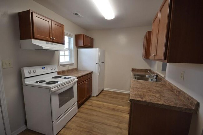 Building Photo - 2 bedroom in Burgaw NC 28425