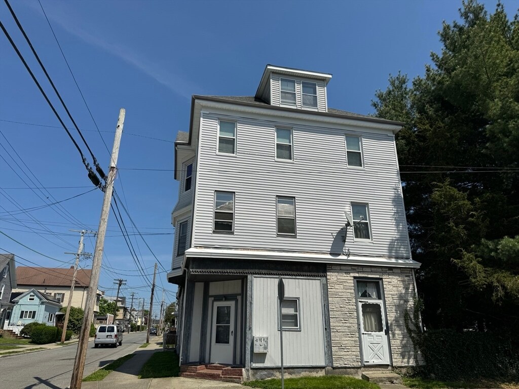 Primary Photo - 180 Richmond St