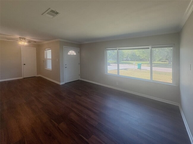 Building Photo - 225 Sarlee Dr