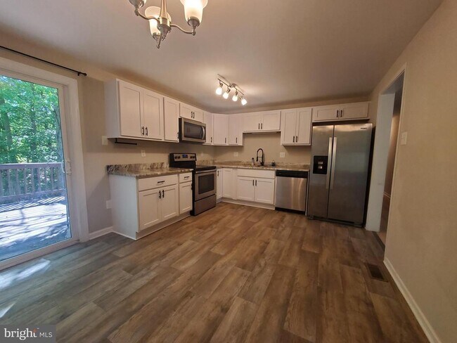 Building Photo - 708 Candle Ridge Ct