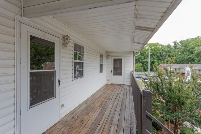 Building Photo - Completely refurbished 1-bedroom residence...