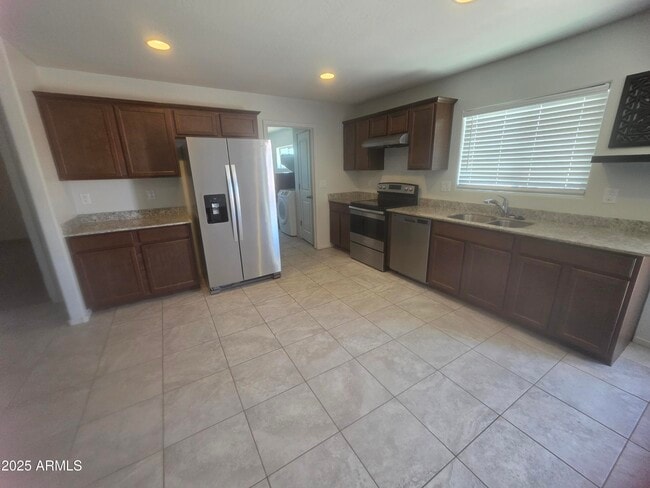 Building Photo - 952 S 305th Ave