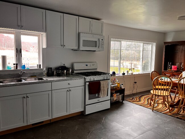 Foto del edificio - 2267 Grover Rd