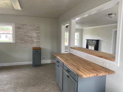 Building Photo - 1253 Logan Ave