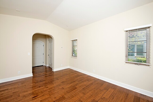 Foto del edificio - 1270 Dahlia Loop