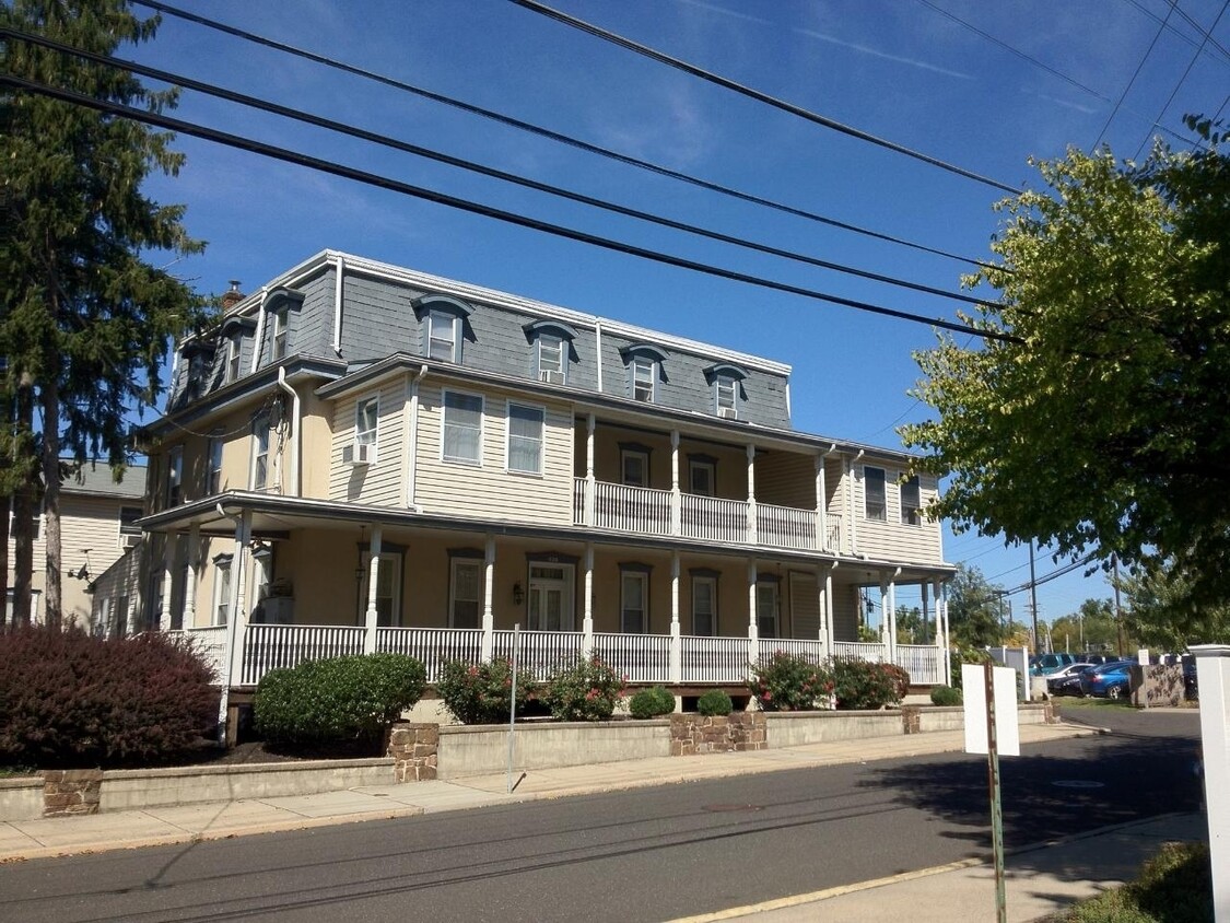 Primary Photo - 428 School St