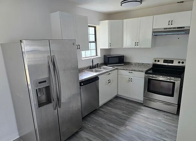 Building Photo - 5632 Frank St