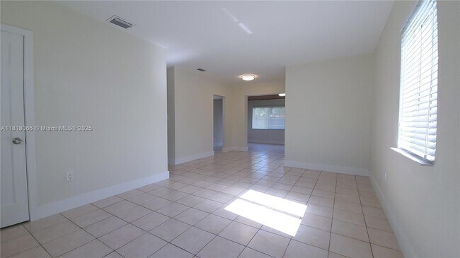 Building Photo - 7410 SW 37th St