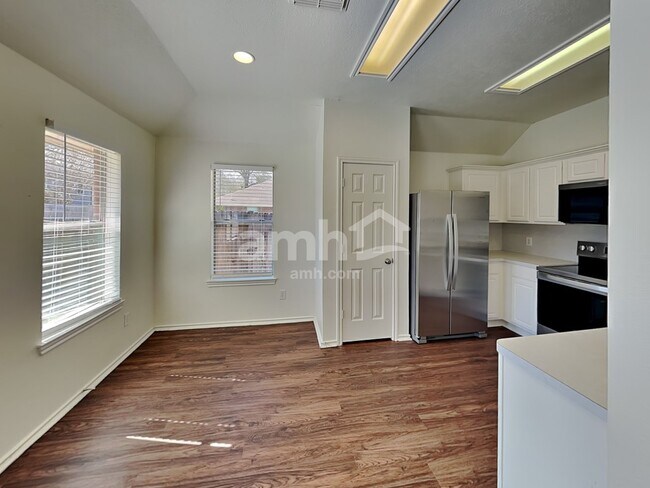 Foto del edificio - 5214 Flax Bourton St