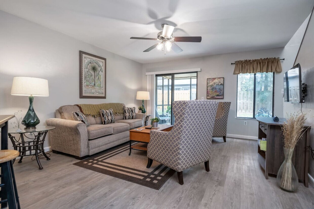 Foto principal - 2300 SW 43rd St