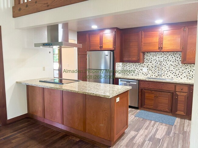 Foto del edificio - Remodeled Home in the Los Gatos Hills! Awa...