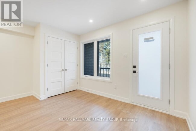 Building Photo - 956 Fisher Ave