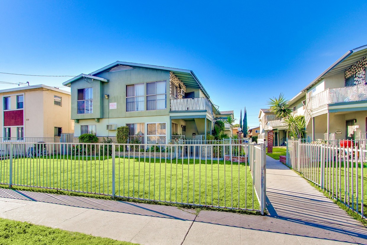 Primary Photo - 7307 Variel Ave