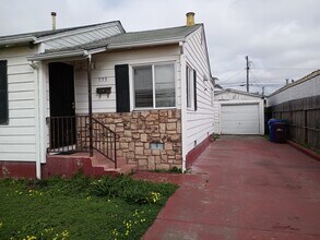 Building Photo - 233 Cairo Rd