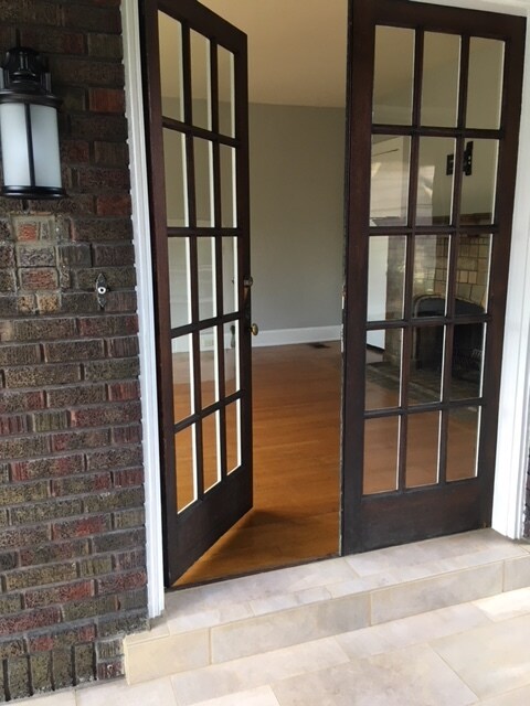 Porch Entry to LR - 505 W McMillan St