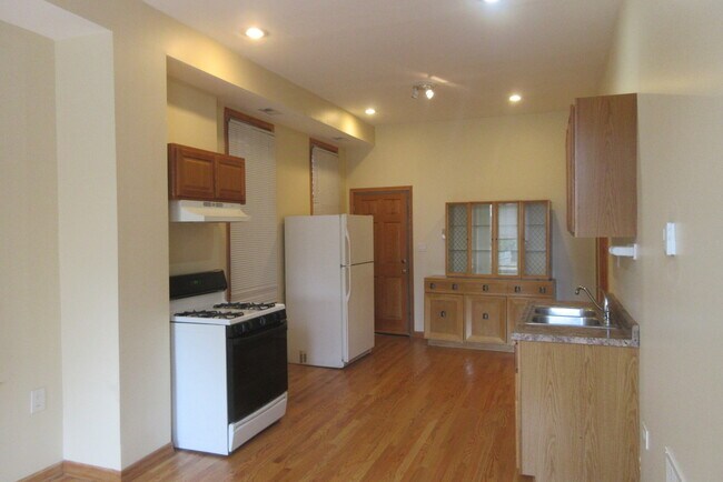 Building Photo - 1144 W 17th St