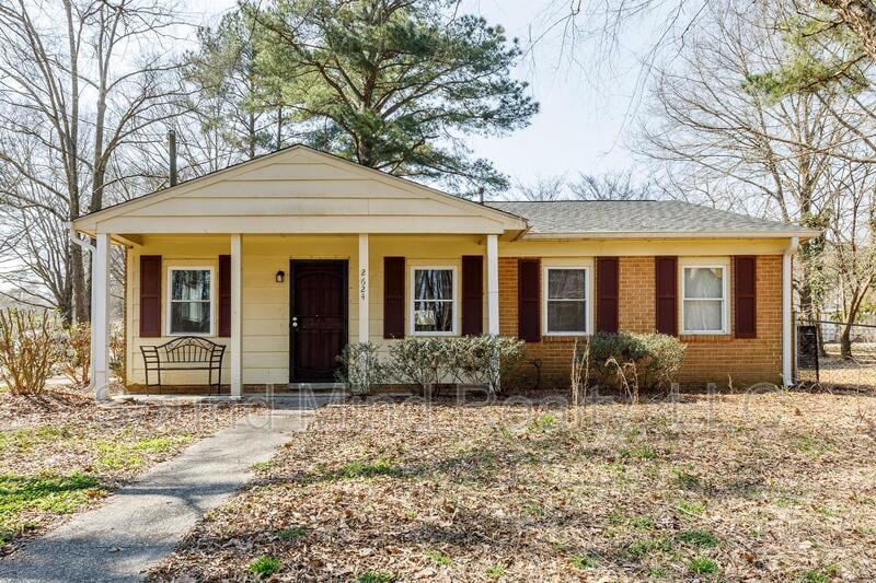 Primary Photo - 2624 Sanderford Rd