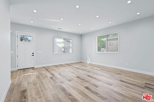 Foto del edificio - 13550 Hamlin St