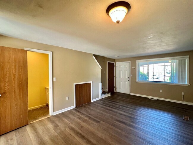 Foto del edificio - 64 Kennedy Dr